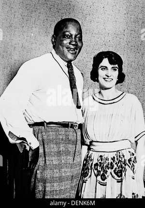 Schwergewichts-Boxweltmeister Jack Johnson mit Frau Lucille Cameroon, 1921 Stockfoto
