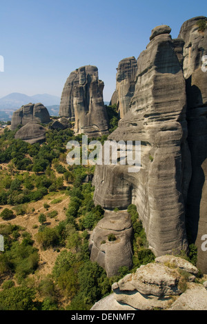 Riesige Felsen im Großraum Meteora, Thessalien, Griechenland. Stockfoto