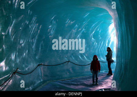 Grotte De La Mer de glace Eis Höhle im Gletscher, Chamonix, Französische Alpen Stockfoto