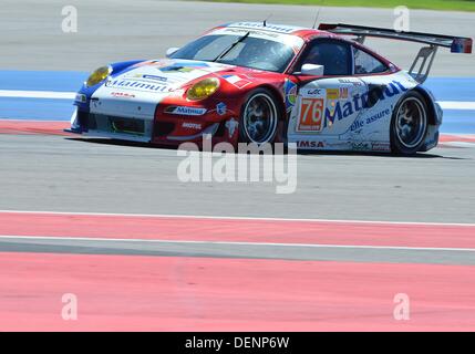 Austin, TX, USA. 22. September 2013. 22. September 2013. Raymond Narac (FRA) Jean-Karl Vernay (FRA) Christophe Bourret (FRA) von IMSA Performance Matmut fahren GTE bin Porsche 911 GT3 RSR während sechs Stunden des Circuit of the Americas World Endurance Championship in Austin, TX. © Csm/Alamy Live-Nachrichten Stockfoto