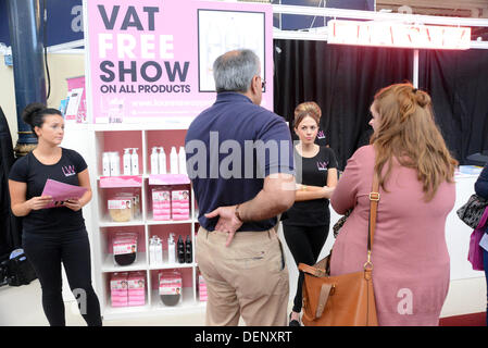 London 22 th September 2013: Lauren Weg stand die Olympia-Schönheit Ausstellung im Kensington Olympia in London. Bildnachweis: Siehe Li/Alamy Live News Stockfoto