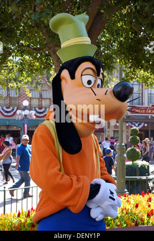 Goofy Disney-Figur auf der Main Street, Disneyland Resort, Anaheim, Kalifornien Stockfoto