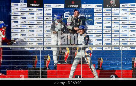 Austin, Texas, USA. 22. September 2013. 22. September 2013: Aston Martin Racing (GTE) feiert einen Sieg bei sechs Stunden von Circuit of the Americas World Endurance Championship. Austin, TX. Bildnachweis: Csm/Alamy Live-Nachrichten Stockfoto