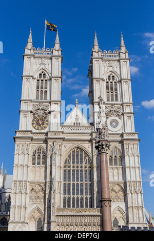 Türme der Westminster Abbey in London, Großbritannien Stockfoto