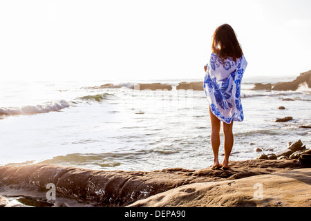 Japanische Frau am Strand Stockfoto