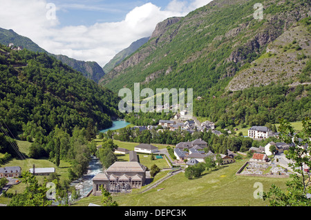 Die kleine Stadt Gédre den französischen Pyrenäen Stockfoto