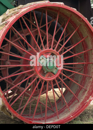 Detailansicht der Speichen und Rad eine antike Dampfmaschine; Rock River Thresheree, Edgerton, Wisconsin; 2. September 2013 Stockfoto