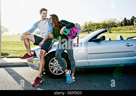 Paar tragen Training Gang Cabrio Stockfoto