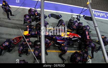 Singapur. 22. September 2013. Sebastian Vettel, Red Bull Racing, pit Stop, Formel 1 GP Singapur, 22.09.2013, Foto: Mspb / Thomas Melzer/Dpa/Alamy Live-Nachrichten Stockfoto