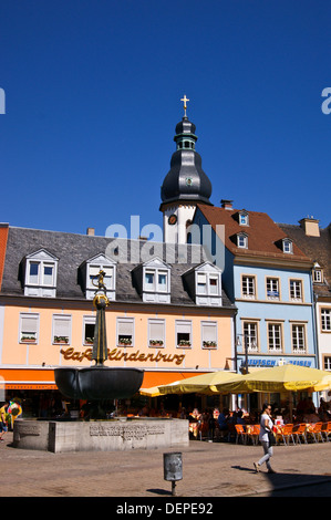 St. Georgskirche, Georgsbrunnen Brunnen, Cafe Hindenburg, Maximilianstraße, Speyer, Rheinland-Pfalz, Deutschland Stockfoto