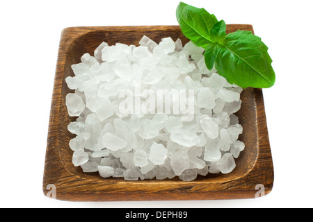 Gesundes Meersalz in Holzschale Nahaufnahme Stockfoto