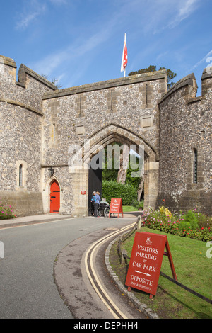 Der Eingang zum Arundel Castle in Arundel, West Sussex, England Stockfoto