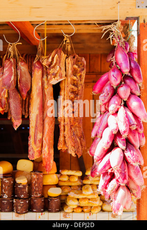 Rumänische traditionelle Bio-Schinken und Käse Stockfoto