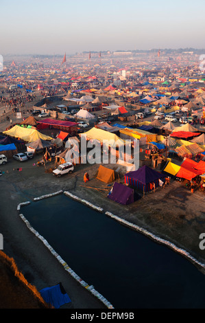 Luftaufnahme des Wohn Zelte im Maha Kumbh, Allahabad, Uttar Pradesh, Indien Stockfoto