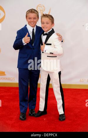 Mason Vale Cotton, Maxwell Perry Cotton im Ankunftsbereich für den 65. Primetime Emmy Awards - Ankünfte 2, Nokia Theatre L.A. Live, Los Angeles, CA 22. September 2013. Foto von: Elizabeth Goodenough/Everett Collection Stockfoto