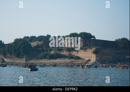 Ganges-Fluss mit Festung im Hintergrund, Allahabad, Uttar Pradesh, Indien Stockfoto