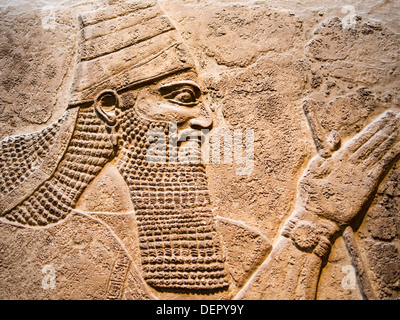 Das British Museum, London - assyrischen Fries des Kopfes von Tiglat-Pileser III am Nimrud.jpg Stockfoto