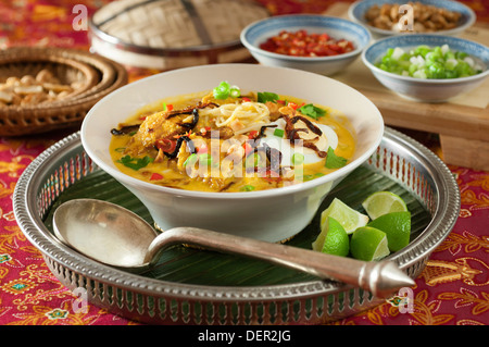 Ohno Kaukswe. Burmesische Chicken Coconut Curry Nudelsuppe. Burma Myanmar Stockfoto