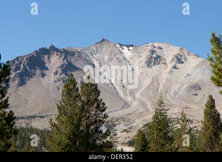 Mount Lassen explodierte in einer katastrophalen Eruption vor fast 100 Jahren. Viel von der Umgebung zeigt immer noch den Effekt. Stockfoto