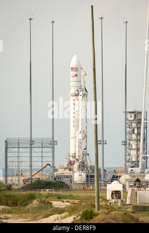 Die Antares-Rakete mit der Cygnus-Raumsonde an Bord wird vom mittleren Atlantischen Raumflughafen (MARS) in der Wallops Flight Facility der NASA gestartet. Die Nachschubmission liefert Fracht zur Internationalen Raumstation. Stockfoto