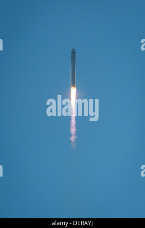 Die Antares-Rakete startete von der Wallops Flight Facility und transportierte das Cygnus-Raumschiff für eine Fracht-Nachschub-Mission zur Internationalen Raumstation. Diese Mission wurde am Mittleren Atlantischen Raumflughafen durchgeführt. Stockfoto