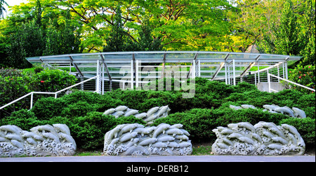 Singapur Sehenswürdigkeiten - Fisch Gartenskulpturen in Singapore Botanic Gardens Stockfoto