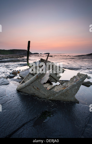 Das Sunset gegen Bay in der Nähe von Whitby Stockfoto