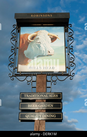 Die Bulls Head Pub Schild Ashford in Wasser Peak District Derbyshire UK Stockfoto