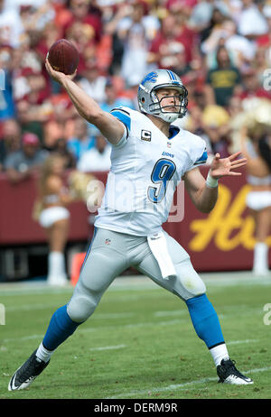 Landover, Maryland, USA. 22. September 2013. Detroit Lions quarterback Matthew Stafford (9) bei der Arbeit im ersten Halbjahr Aktion gegen die Washington Redskins in FedEx Field in Landover, Maryland auf Sonntag, 22. September 2013. Bildnachweis: Ron Sachs / CNP Stockfoto