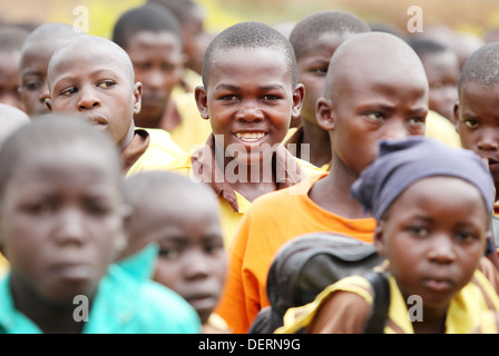 Schulkinder in der Mawale Gegend des Bezirks Luwero in Zentraluganda. Stockfoto