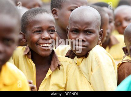 Schulkinder in der Mawale Gegend des Bezirks Luwero in Zentraluganda. Stockfoto