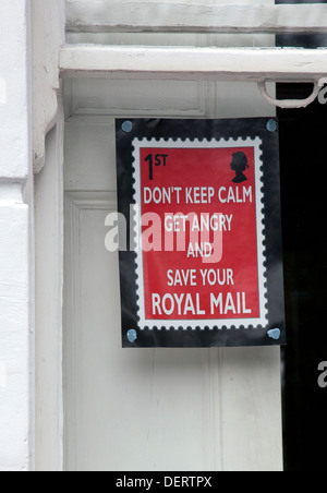 Anti-Royal Mail Privatisierung Plakat im Fenster des Hauses in London Stockfoto