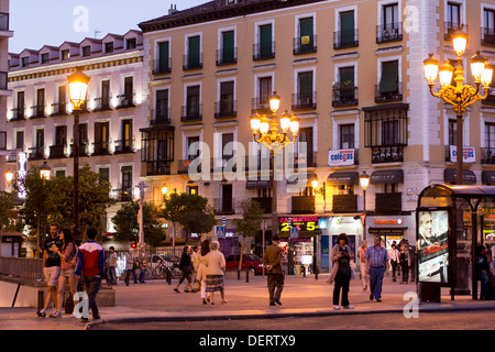 Plaza de Jacinto Benavente ist ein kleines Quadrat auf Calle Atocha in der Nähe von Plaza Mayor im Zentrum des alten Madrid Stockfoto