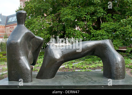 Bogen Sie Bein liegend Figur geschnitten 1969 Henry Spencer Moore 1898 – 1986 Englisch Bildhauer England Rijksmuseum Amsterdam Niederlande Stockfoto