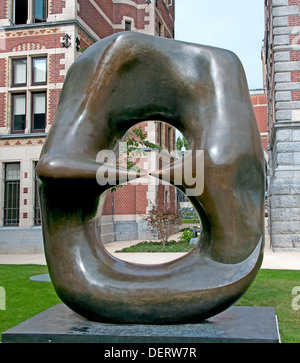 Oval mit Punkte 1968 Henry Spencer Moore 1898 – 1986 Englisch Bildhauer England Rijksmuseum Amsterdam Niederlande Stockfoto