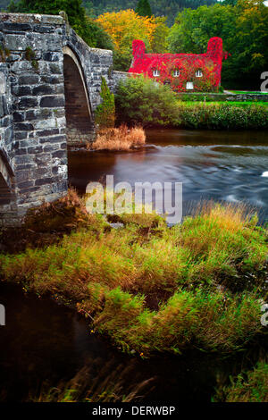 TU Hwnt I'r Bont Teestube während Romanum, North Wales, UK in volle Herbstfärbung Stockfoto