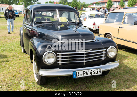 PAAREN IM GLIEN, Deutschland - 19 Mai: Auto Volvo PV444, "Die Oldtimer Show" im MAFZ, 19. Mai 2013 in Paaren Im Glien, Deutschland Stockfoto