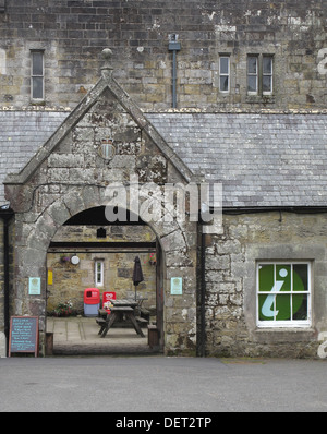 Eingang zum Kielder Castle Visitor Centre, Kielder Wasser & Waldpark, Northumberland, England, Vereinigtes Königreich Stockfoto