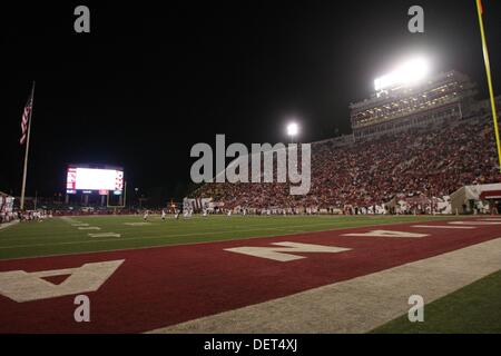 Bloomington, Indiana, USA. 21. September 2013. 21. September 2013 - Gesamtansicht des Memorial Stadium während der NCAA Football-Spiel zwischen Michigan State und Indiana im Memorial Stadium in Bloomington, Indiana. © Csm/Alamy Live-Nachrichten Stockfoto