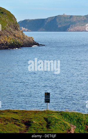 Warnzeichen der gefährlichen Küste in der Nähe von Cape Spear Neufundland Stockfoto