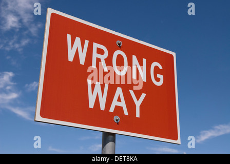 Unterzeichnen Sie falsche Weg am Interstate USA. Stockfoto