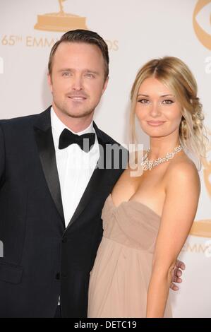 22. September 2013 - Los Angeles, Kalifornien, USA - 22. September 2013 - Los Angeles, Kalifornien, USA - Schauspieler AARON PAUL, LAUREN PARSEKIAN auf der 65. Primetime Emmy Awards - roten Teppich statt ein Nokia Theater, Los Angeles. (Kredit-Bild: © Paul Fenton/ZUMAPRESS.com) Stockfoto