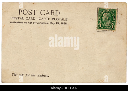 Rückseite der Postkarte mit einer ein-Cent-Briefmarke, Platz für Ihre Nachricht, isoliert auf weiss Stockfoto