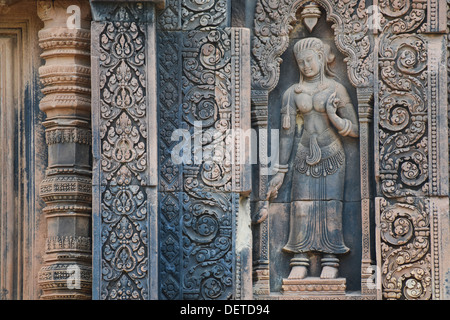 Gravieren von einem gesagt an der Banteay Srei Tempel Wand - Siem Reap, Kambodscha Stockfoto