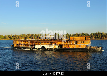 Paddeln Sie Dampfer "Sudan" am Nil zwischen Assuan und Luxor, Oberägypten Stockfoto