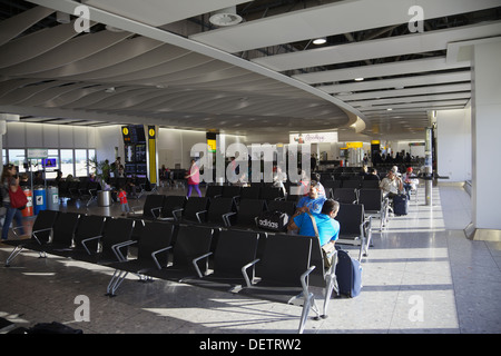 Gates im terminal 4 am Flughafen Heathrow, London Stockfoto