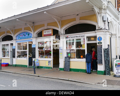 Geschäfte in Metzgereien Zeile, Barnstaple, Devon, England, Vereinigtes Königreich Stockfoto