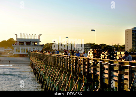 Myrtle Beach - Angeln auf 2nd Ave pier Stockfoto