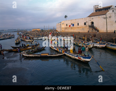 Elmina Ghana St Georges Burg Angeln Boote ehemaliger Sklave Fort Stockfoto