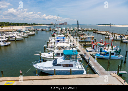 Private und gewerbliche Boote angedockt am Small Craft Hafen in Biloxi, Mississippi in den Golf von Mexiko Stockfoto